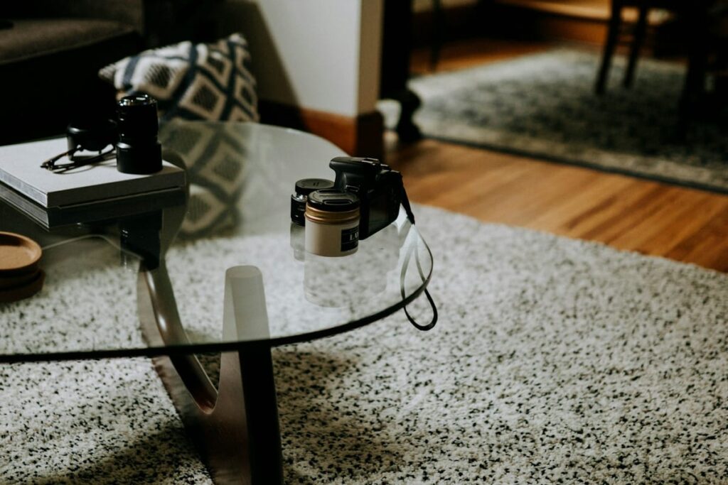 Mesa de centro con tablero de cristal