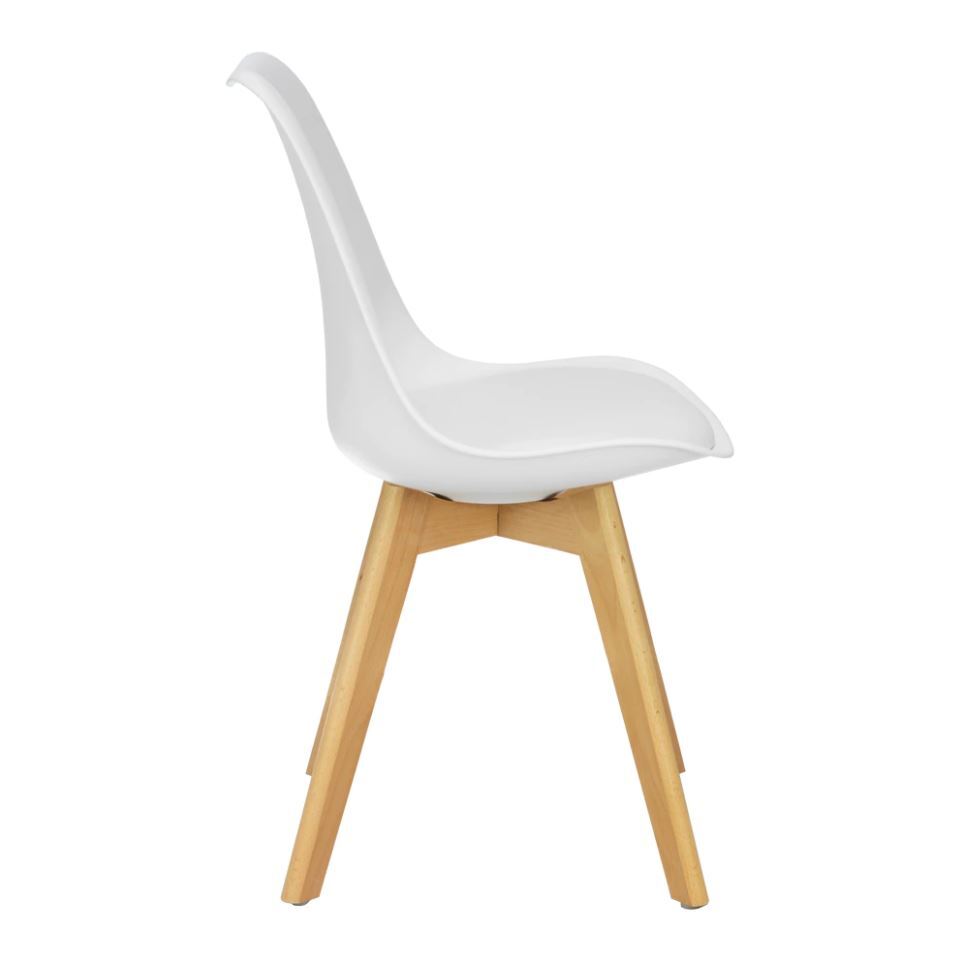 Silla blanca con patas de madera